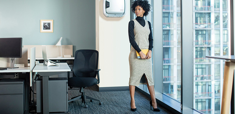 AM3-OfficeAfroLady-web-820.jpg AM3-OfficeAfroLady-web-820.jpg