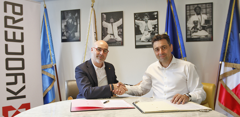 LQ12788679C_picture_0_cropped.jpg Benjamin Claus, directeur marketing et communication de Kyocera Document Solutions France, et Stéphane Nomis, président de France Judo.